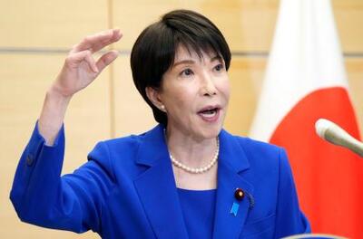 政権発足から1年を迎えたのを受け、記者団の取材に応じる高市首相=21日午後、首相官邸