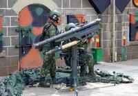 　台湾国防部が澎湖諸島で公開したミサイル射撃の手順を確認する訓練＝21日（共同）