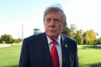 　ホワイトハウスで記者団に語るトランプ米大統領＝21日、ワシントン（AP＝共同）